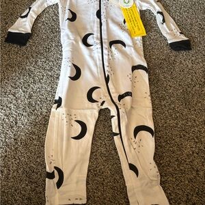 Moon-Print Zip Kids Footed One-Piece Pajama - White/Black